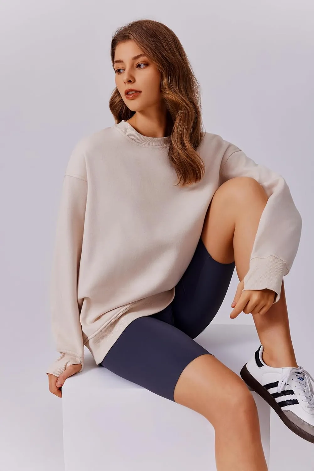PINSPARK Womens Sweatshirt Crewneck Fleece Pullover Tops Oversized Sweat Shirts with Thumbholes Pockets 2025 Fall Outfits